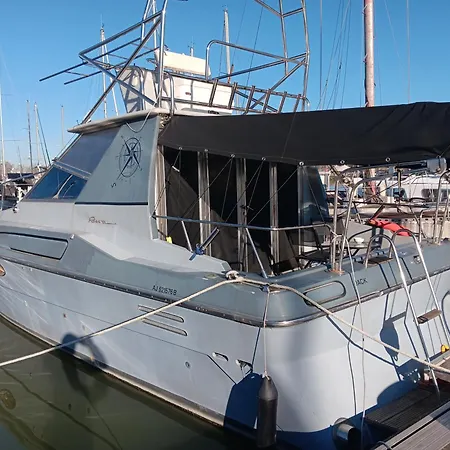 Bateau Au Bassin Des Lumieres * Bordéus