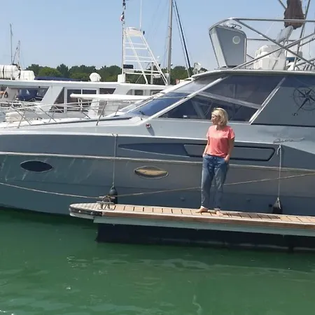 Bateau Au Bassin Des Lumieres